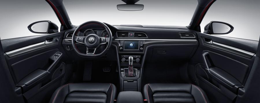 Торпедо Volkswagen Lamando GTS 2016 года  (фото 1 из 13)